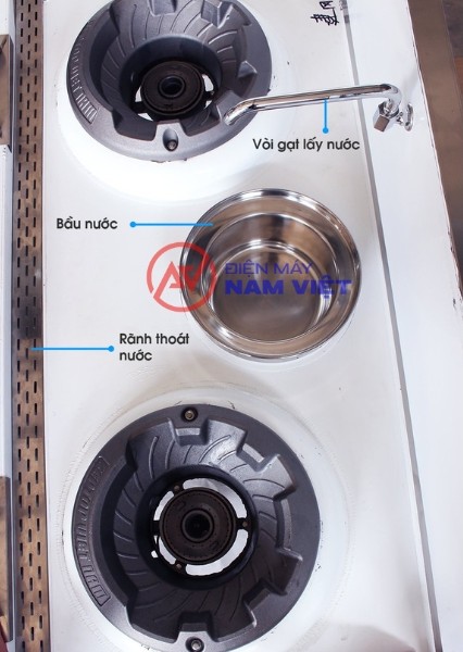 Bếp á đôi họng gang có bầu nước