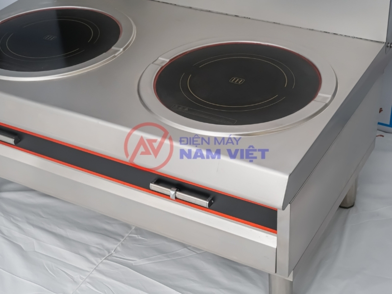 Cận cảnh bếp từ đôi công nghiệp mặt phẳng